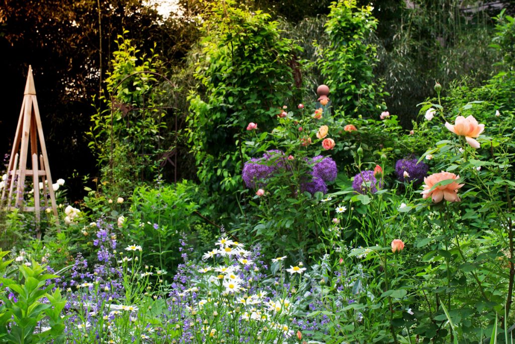 cottage style cutting garden